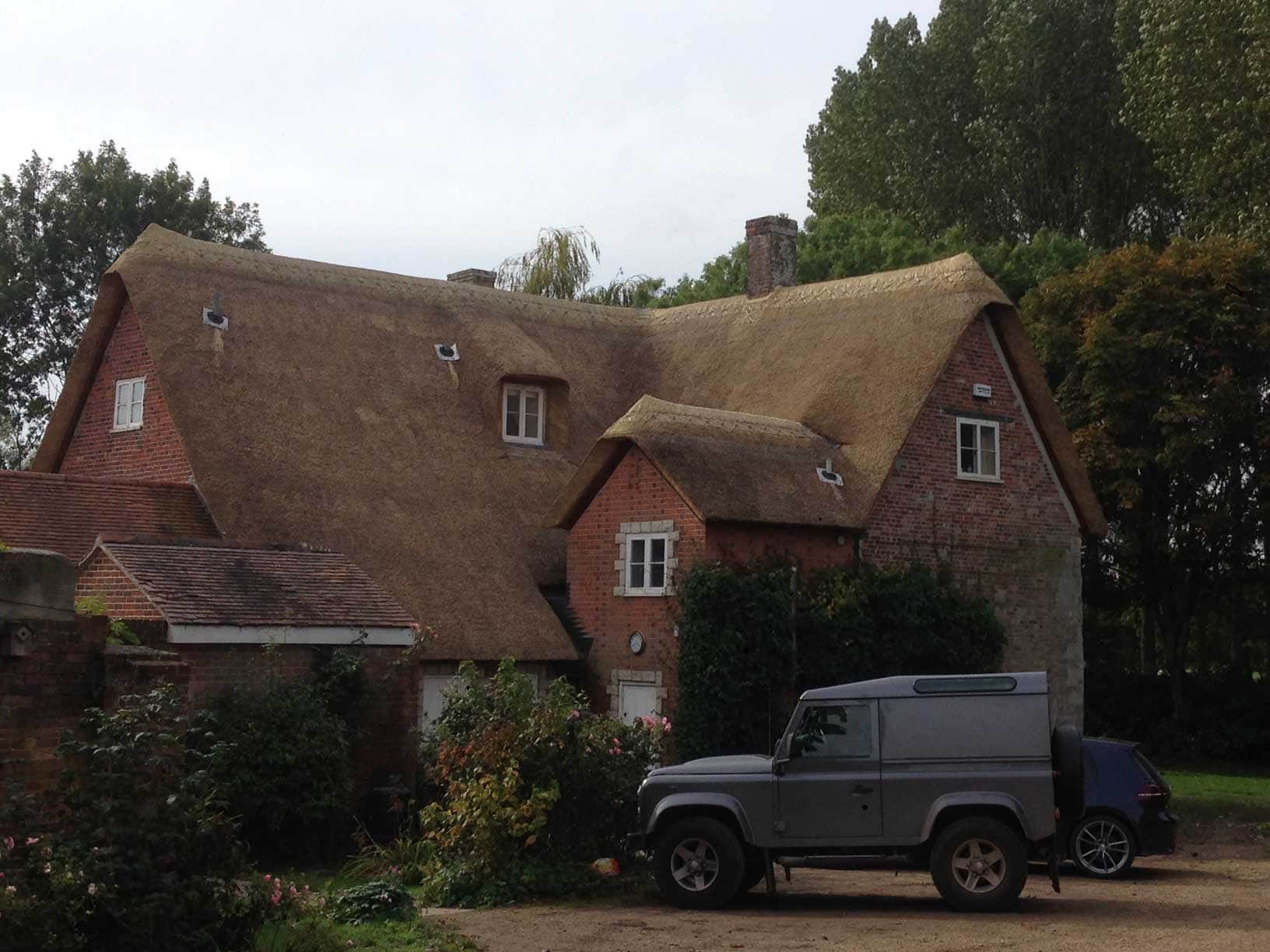 A classic long straw re-thatch, giving the roof a softer, more rounded appearance.
