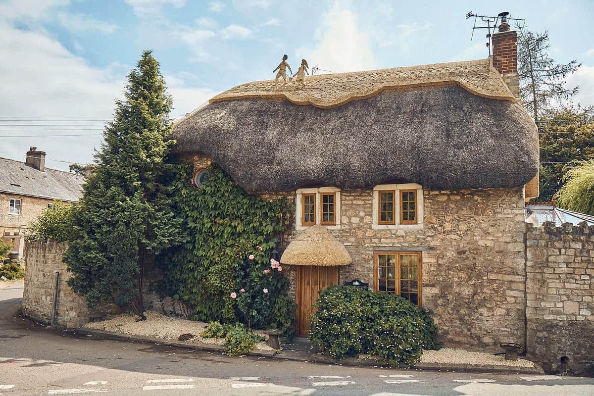 Bespoke decorative ridge work using traditional hazel spars and willow.