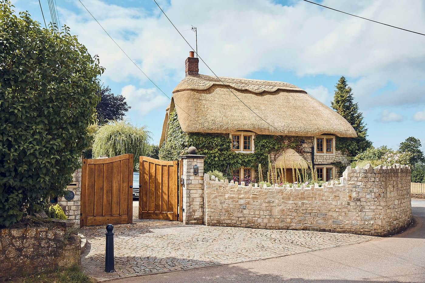 Re-Ridging — traditional thatching service in Somerset
